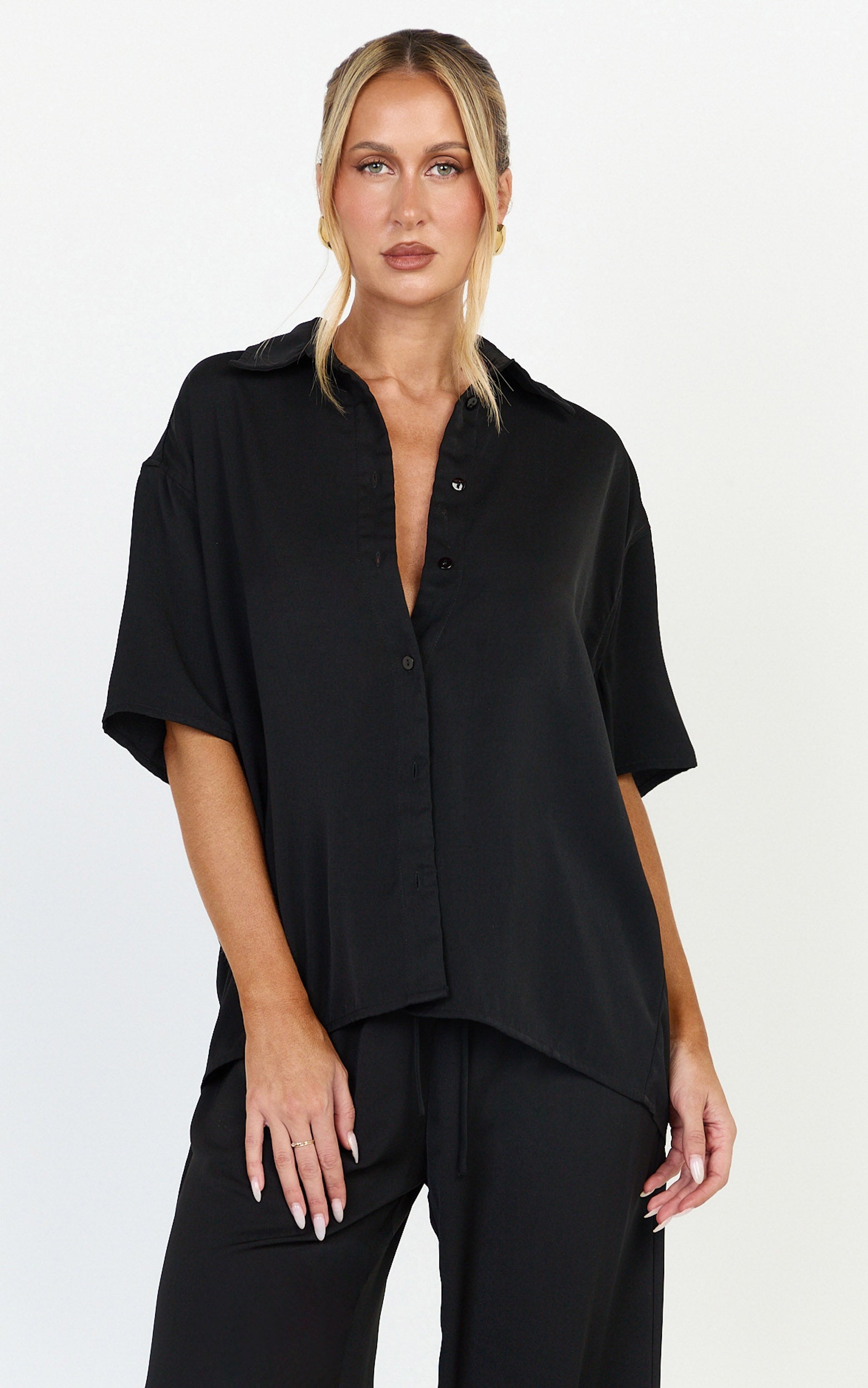 Robyn Shirt - Button Front Short Sleeve Shirt in Black